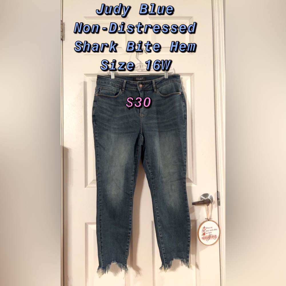 Judy Blue Non-distressed Shark Bite